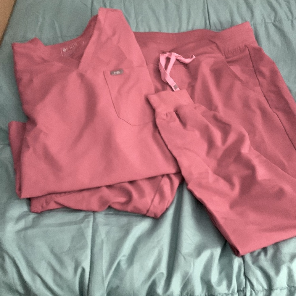 Dusty Rose large Figs jogger set.